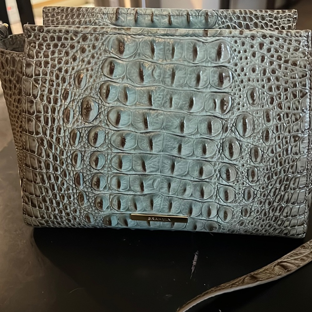 Brahmin crossbody purse only used 2 months